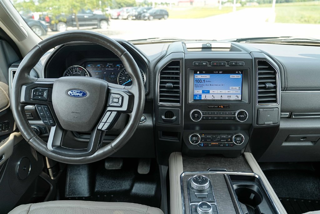 Used 2019 Ford Expedition Limited w/ Equipment Group 302A AWD/4WD image 30