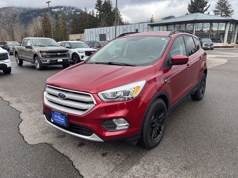 Used 2017 Ford Escape SE w/ Equipment Group 201A image 4