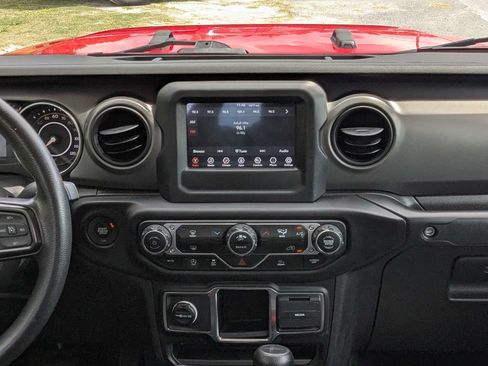 Used 2023 Jeep Gladiator Sport AWD/4WD image 17