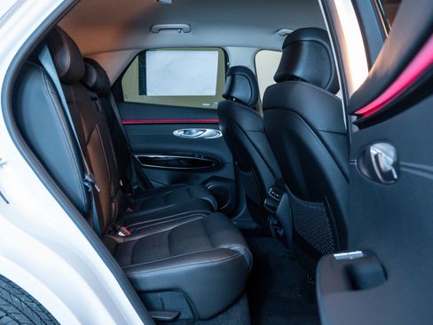 Used 2026 Genesis GV70 2.5T image 11