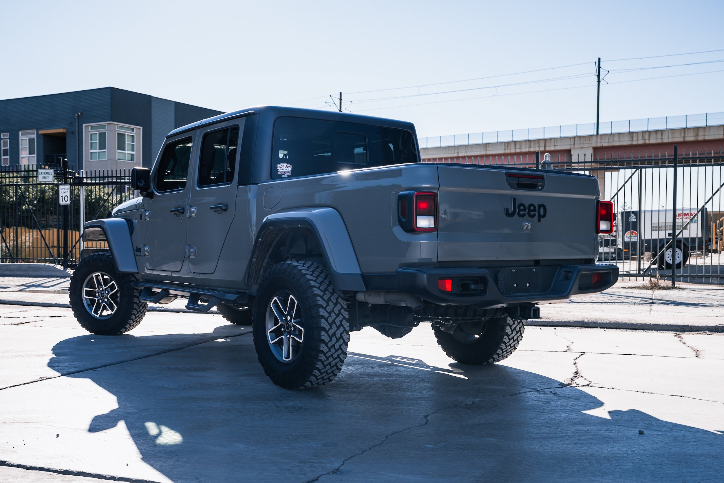 Used 2021 Jeep Gladiator Sport AWD/4WD image 2