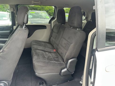 Used 2017 Dodge Grand Caravan SE w/ UConnect Hands-Free Group FWD image 16