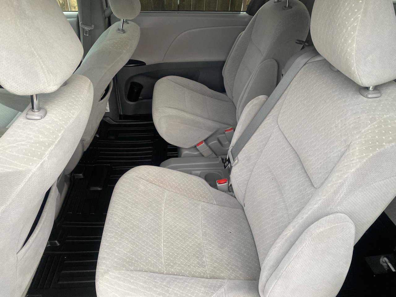 Used 2019 Toyota Sienna LE FWD image 10