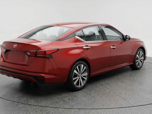 Used 2025 Nissan Altima 2.5 SV image 9