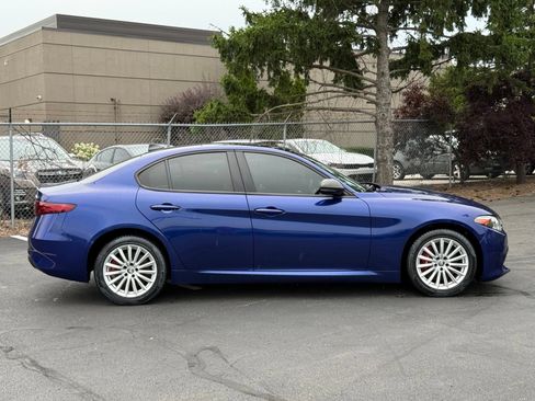 Used 2022 Alfa Romeo Giulia Sprint AWD/4WD image 3
