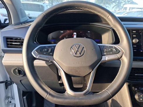 Certified 2024 Volkswagen Taos SE FWD image 17