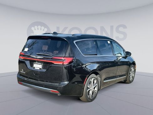 New 2026 Chrysler Pacifica Pinnacle image 7