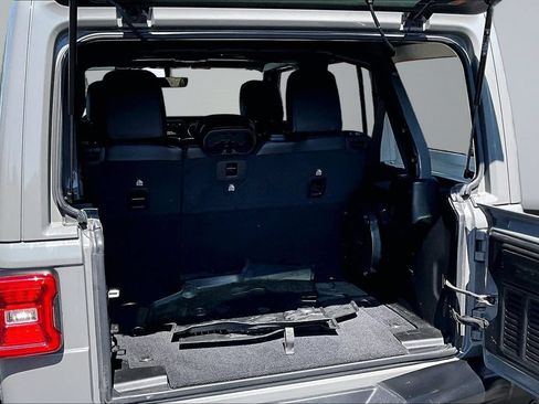 Used 2021 Jeep Wrangler Unlimited Rubicon AWD/4WD image 38