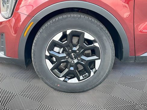 Certified 2025 Kia Sorento S w/ Panoramic Sunroof Package image 9