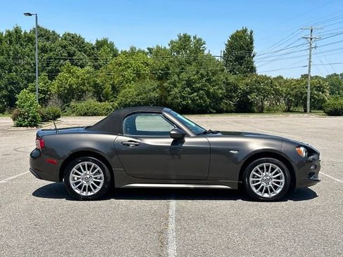 Used 2017 FIAT 124 Spider Classica RWD image 6