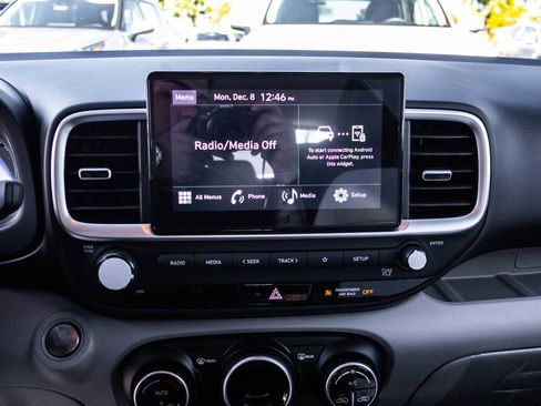 Used 2025 Hyundai Venue SEL image 30