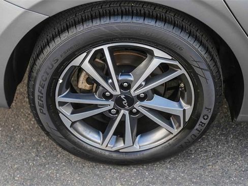 Used 2022 Kia Forte LXS image 11