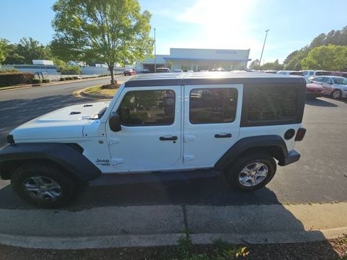 Used 2020 Jeep Wrangler Unlimited Sport S AWD/4WD image 2