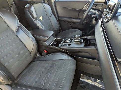 Used 2024 Mitsubishi Outlander AWD image 8