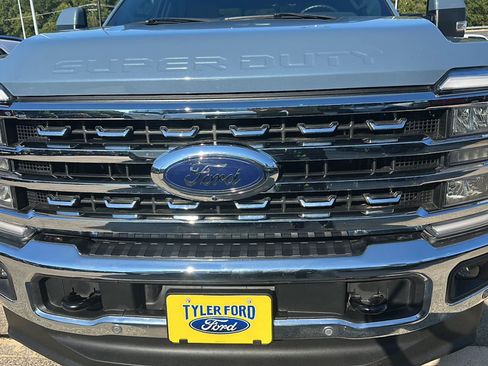 Used 2023 Ford F250 Lariat w/ Lariat Ultimate Package AWD/4WD image 4
