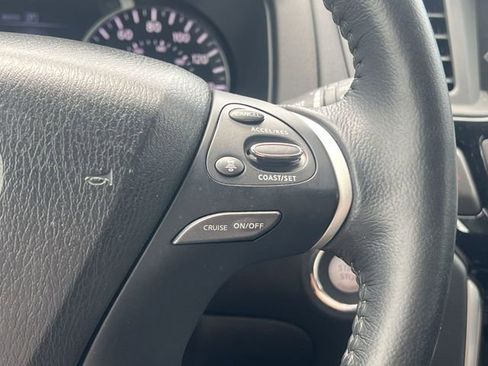 Used 2019 Nissan Pathfinder SV AWD/4WD image 29