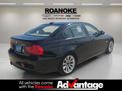 Used 2011 BMW 328i xDrive Sedan AWD/4WD image 7