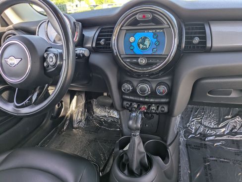 Used 2019 MINI Cooper 2-Door Hardtop image 17