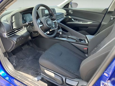 Used 2025 Hyundai Elantra SE w/ Cargo Package FWD image 26