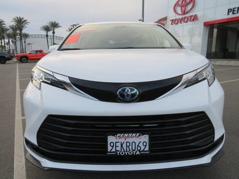 Certified 2023 Toyota Sienna LE image 2