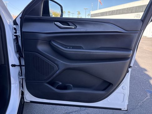 Used 2023 Jeep Grand Cherokee L Altitude image 42