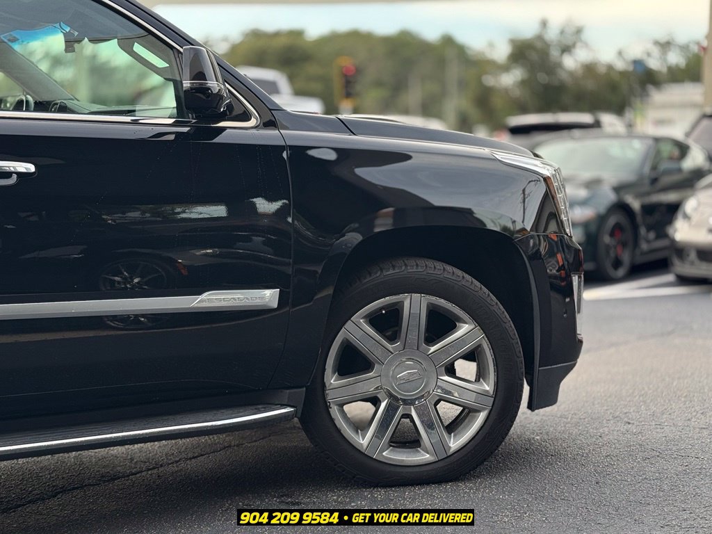 Used 2020 Cadillac Escalade Luxury AWD/4WD image 7