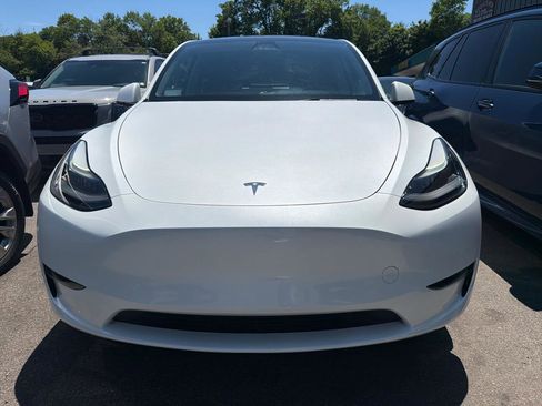 Used 2024 Tesla Model Y 2WD image 2