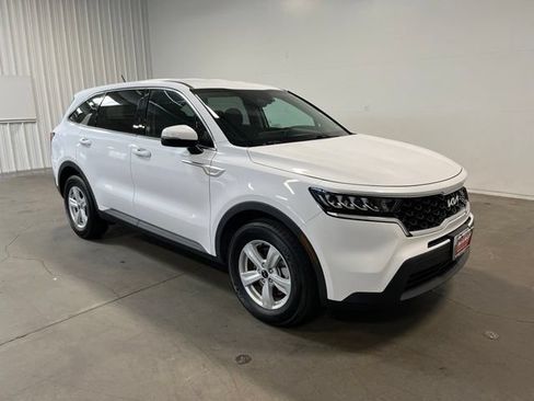 Used 2022 Kia Sorento LX FWD image 1