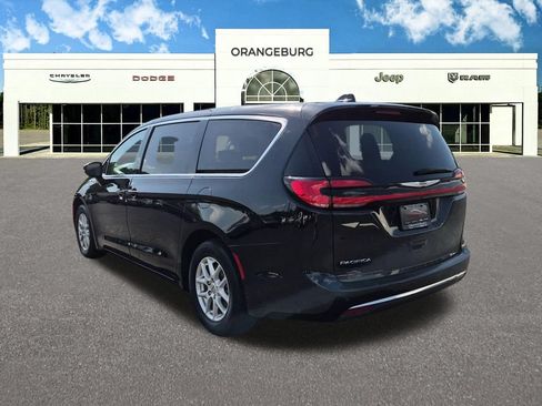 Used 2024 Chrysler Pacifica Touring-L FWD image 7