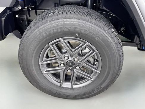 New 2025 Jeep Gladiator Sport image 31