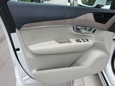 Used 2024 Volvo XC90 B6 Plus image 15