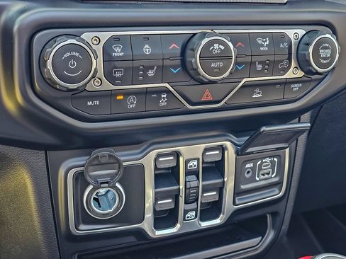 Used 2021 Jeep Wrangler Unlimited Sahara AWD/4WD image 24
