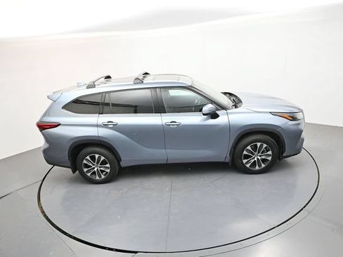 Used 2022 Toyota Highlander XLE AWD/4WD image 25