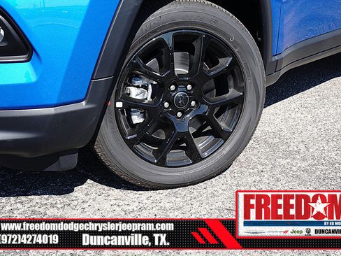 New 2026 Jeep Compass Latitude image 9