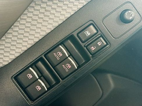 Used 2017 Subaru Forester 2.5i Premium AWD/4WD image 18