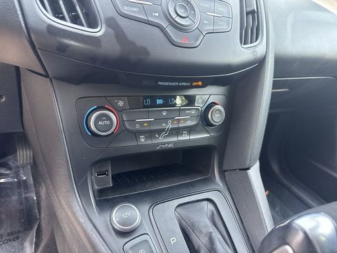 Used 2016 Ford Focus SE FWD image 21