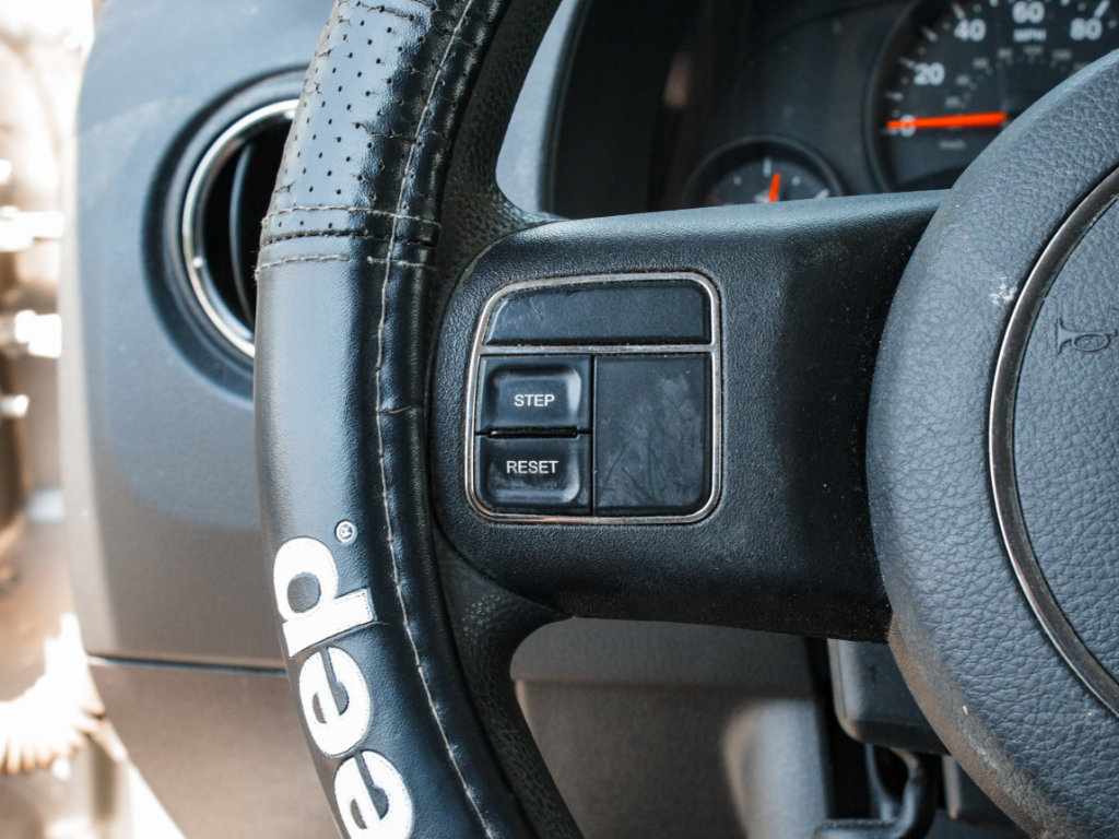 Used 2012 Jeep Compass Sport AWD/4WD image 10