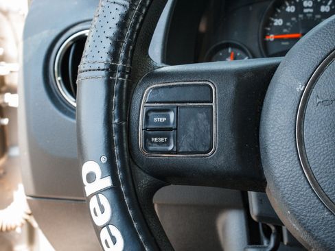 Used 2012 Jeep Compass Sport AWD/4WD image 10