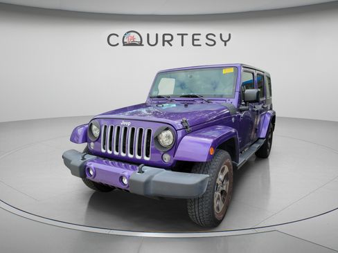 Used 2017 Jeep Wrangler Unlimited Sahara AWD/4WD image 3