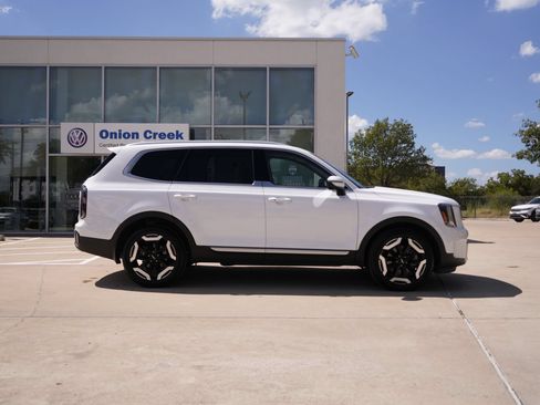 Used 2024 Kia Telluride EX w/ EX Captain's Chair Package FWD image 4