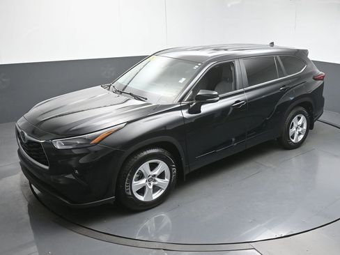 Used 2023 Toyota Highlander LE image 43