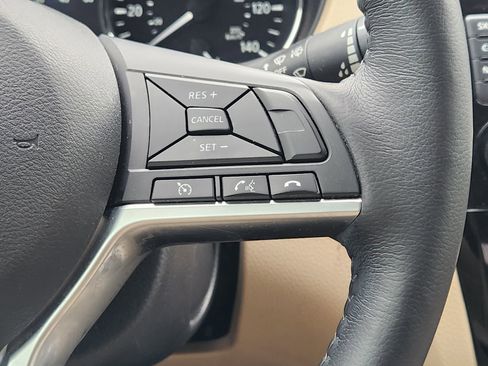 Used 2017 Nissan Rogue SL image 28