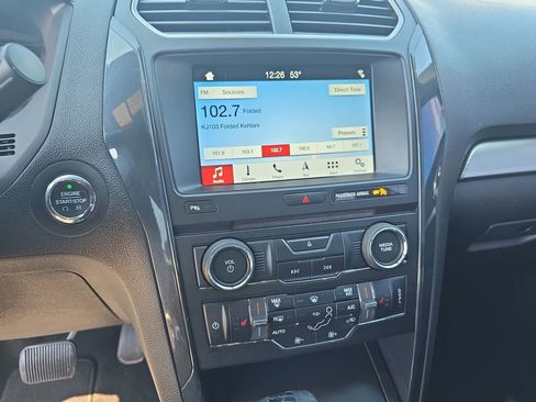 Used 2018 Ford Explorer XLT w/ Equipment Group 202A AWD/4WD image 22