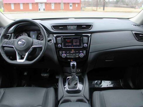 Used 2018 Nissan Rogue SL image 11