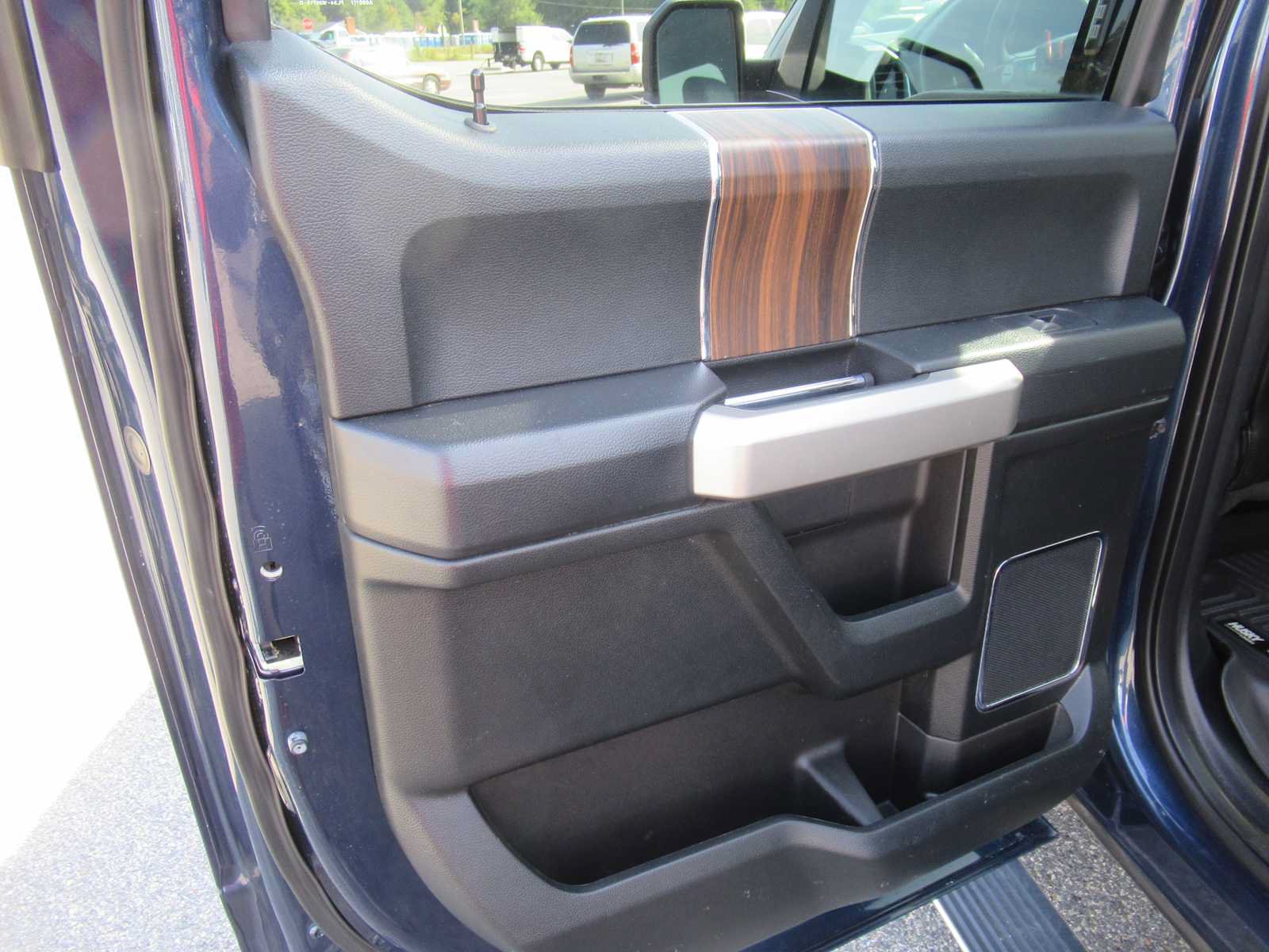Used 2016 Ford F150 Lariat w/ Equipment Group 502A Luxury AWD/4WD image 16