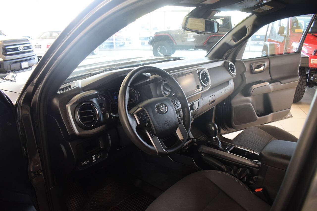 Used 2019 Toyota Tacoma TRD Sport w/ Technology Package AWD/4WD image 22