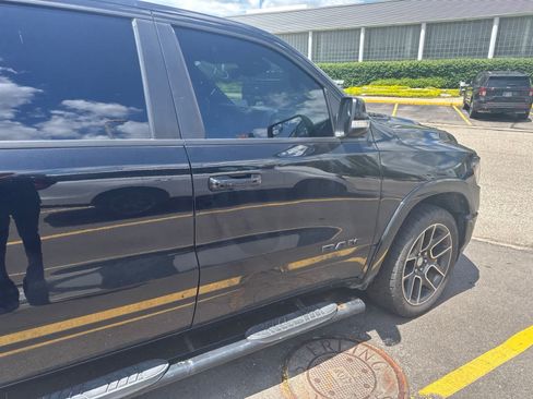 Used 2019 RAM 1500 Laramie AWD/4WD image 11
