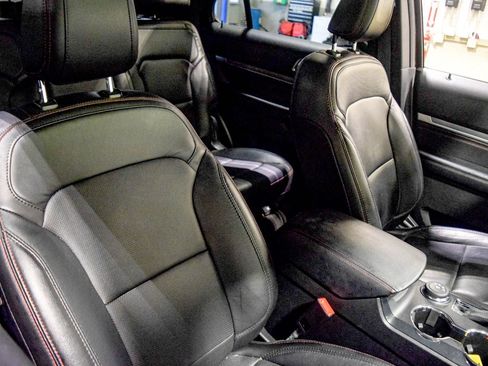Used 2018 Ford Explorer Sport AWD/4WD image 20