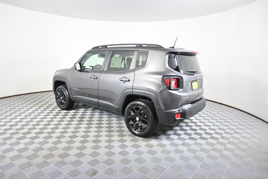 Used 2018 Jeep Renegade Latitude w/ Cold Weather Group AWD/4WD image 4