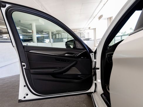 Certified 2022 BMW M5 w/ Competition Package image 17